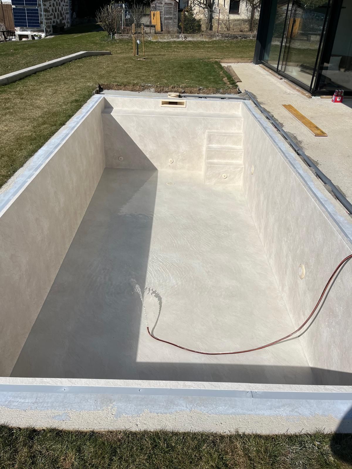Poolfolie im hellen Sandstein-Dekor mit Ecktreppe